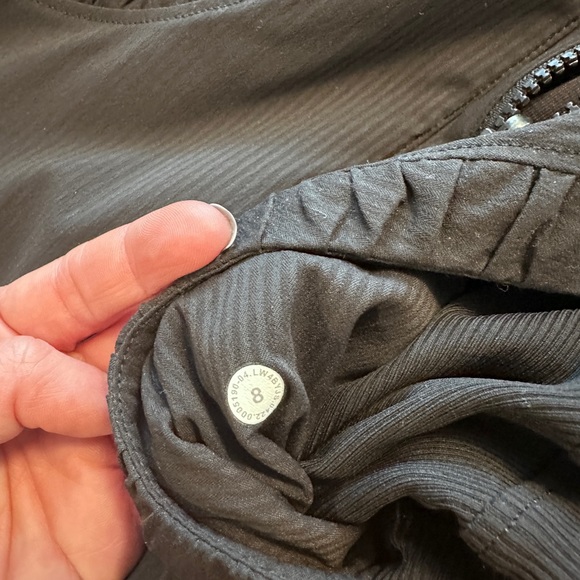 Lululemon black reversible jacket. Size 8. Worn once. - Picture 3 of 3